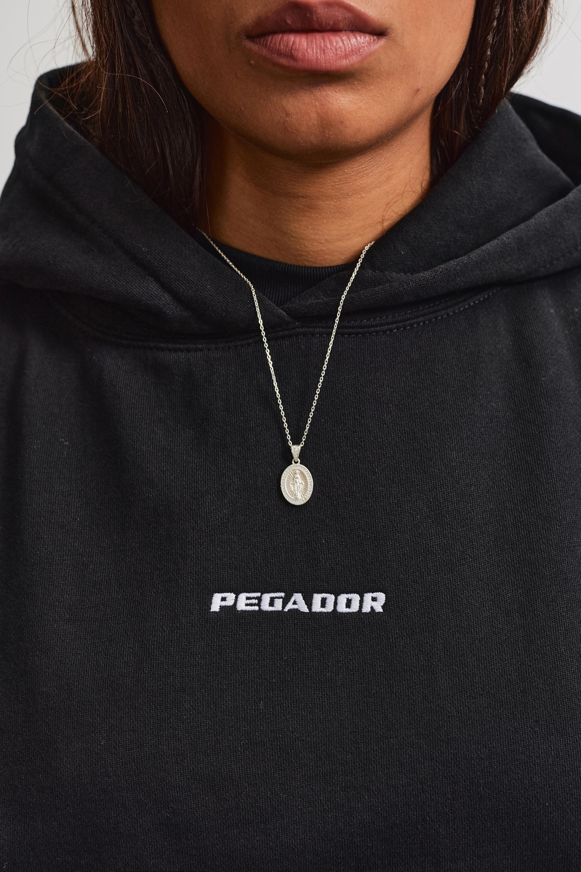 Kapuzensweatshirt PEGADOR "CLARITA LOGO OVERSIZED HOODIE", Damen, Gr. XL, washed schwarz, weiß, Sweatware, Obermaterial: 80% Baumwolle, 20% Polyester, unifarben, oversize normal, Rundhals, Rippbündchen, Sweatshirts Kapuzensweatshirt, Baumwollmischung, ove