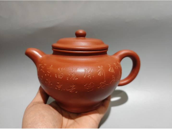 Théière en argile violette de Yixing de 8 pouces, collection Old Folk, motif gravé, couvercle à boule relevable, bouilloire, théière, flacon