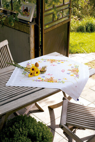Stickmitteldecke "Frühling mit Häschen"