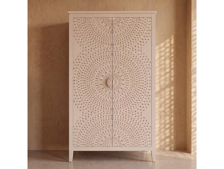 Weißer Schrank mit Gravuren, B 100 cm