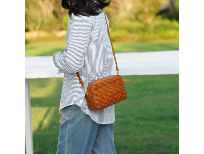 Sac messager en cuir véritable tissé pour femmes, sac d'extérieur décontracté de luxe fait à la main, sac à bandoulière vintage en cuir de vache véritable naturel pour dames