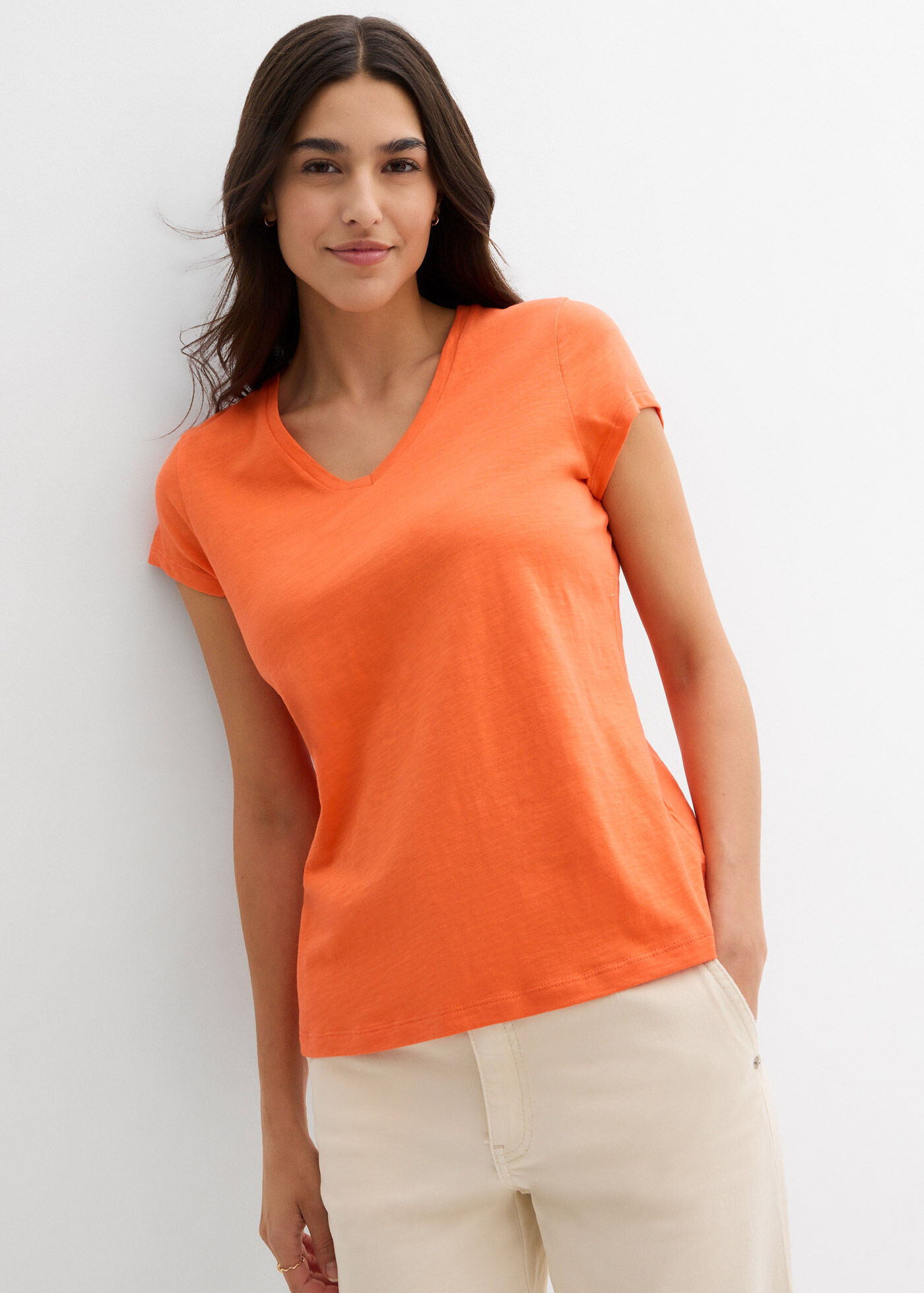 T-Shirt BONPRIX, Damen, Gr. 52/54 (XXL), bunt (schwarz, mango), Jersey, Obermaterial: 100% Baumwolle, mehrfarbig, unifarben, loose fit hüftbedeckend, V-Ausschnitt, Shirts T-Shirt, lockere Passform, Kurzarm, für Frühling und Sommer, Baumwolle schwarz, mang