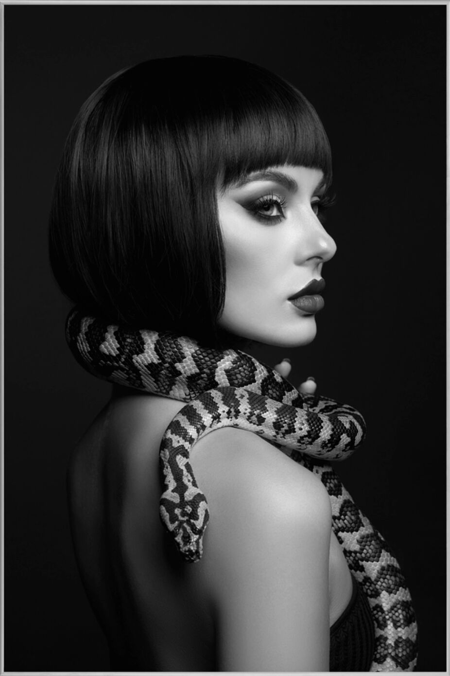 image LAND Frau mit Phyton