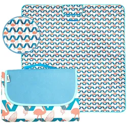 Intirilife Faltbare Picknickdecke im Flamingo Design wasserdicht - Offen 199 x 145 cm - Gefaltet 31.5 x 21 x 3.5 cm - Outdoor Stranddecke