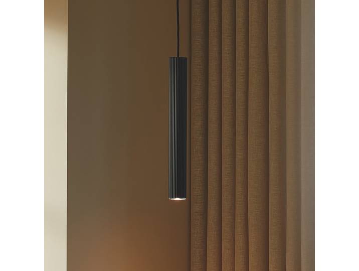 Suspension Vico type A 5 x 40 x 5cm Noir/Noir Matériau : Métal Surface en métal : Laqué Type de métal : Aluminium GU10
