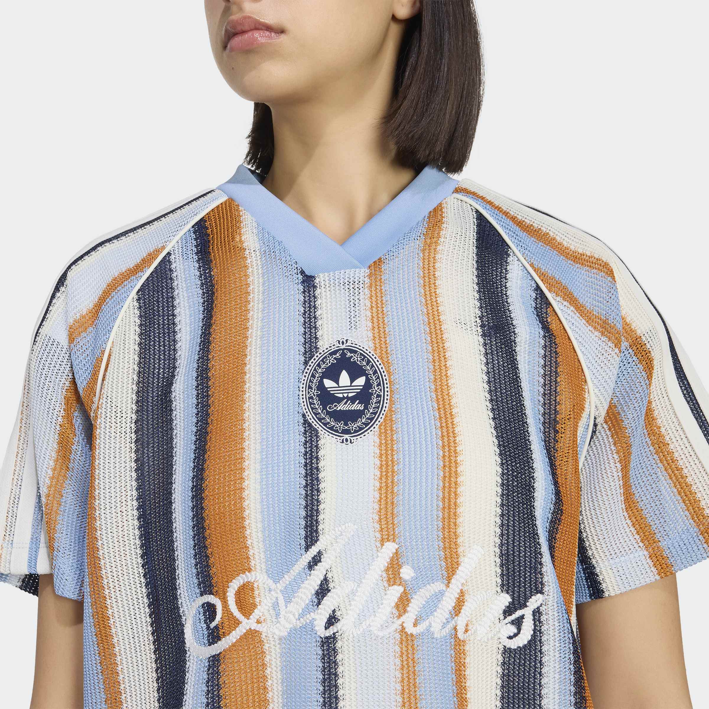 T-Shirt ADIDAS ORIGINALS "ADIDAS ORIGINALS SUMMER GLOW OVERSIZE JERSEY, GEWIRKTES MATERIAL", Damen, Gr. S, ash blau, ash blau, Obermaterial: 99% Polyester, 1% Elasthan, V-Ausschnitt, Shirts T-Shirt