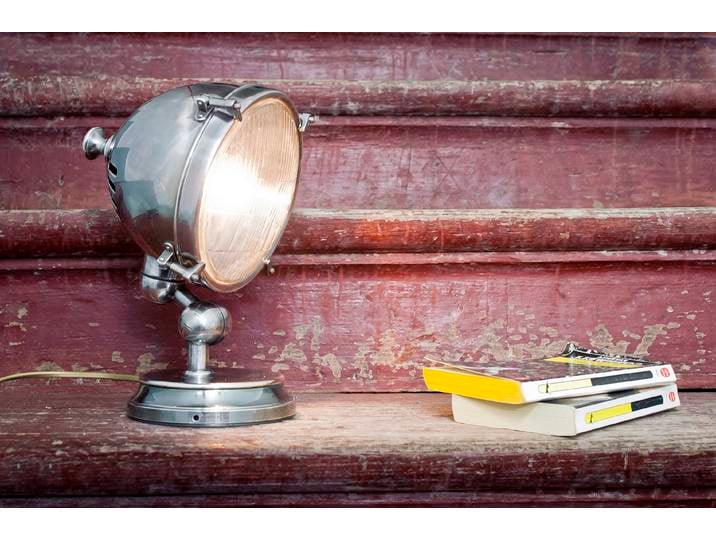 Lampe design industrielle et vintage phare argentée