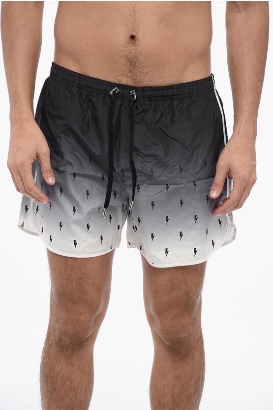 BADESHORTS MIT SIEBDRUCK UND ALLOVER-BOLT