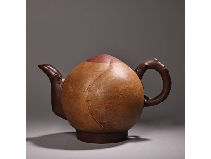 Minerai d'argile violette brute haut de gamme théière en argile violette couverture de pêche motif Guateng pot de pêche jaune théière Pot de thé ornements