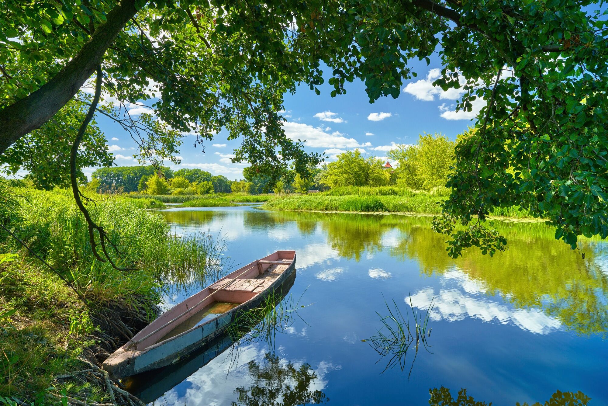 Fototapete PAPERMOON "FRÜHLINGS-LANDSCHAFT-FLUSS BOOT BÄUME STRAND UFER WALD", bunt, B:3m L:2,23m, Vlies, Tapeten, Fototapete bunt B/L: 3m x 2,23m, Bahnen: 6 Stk.