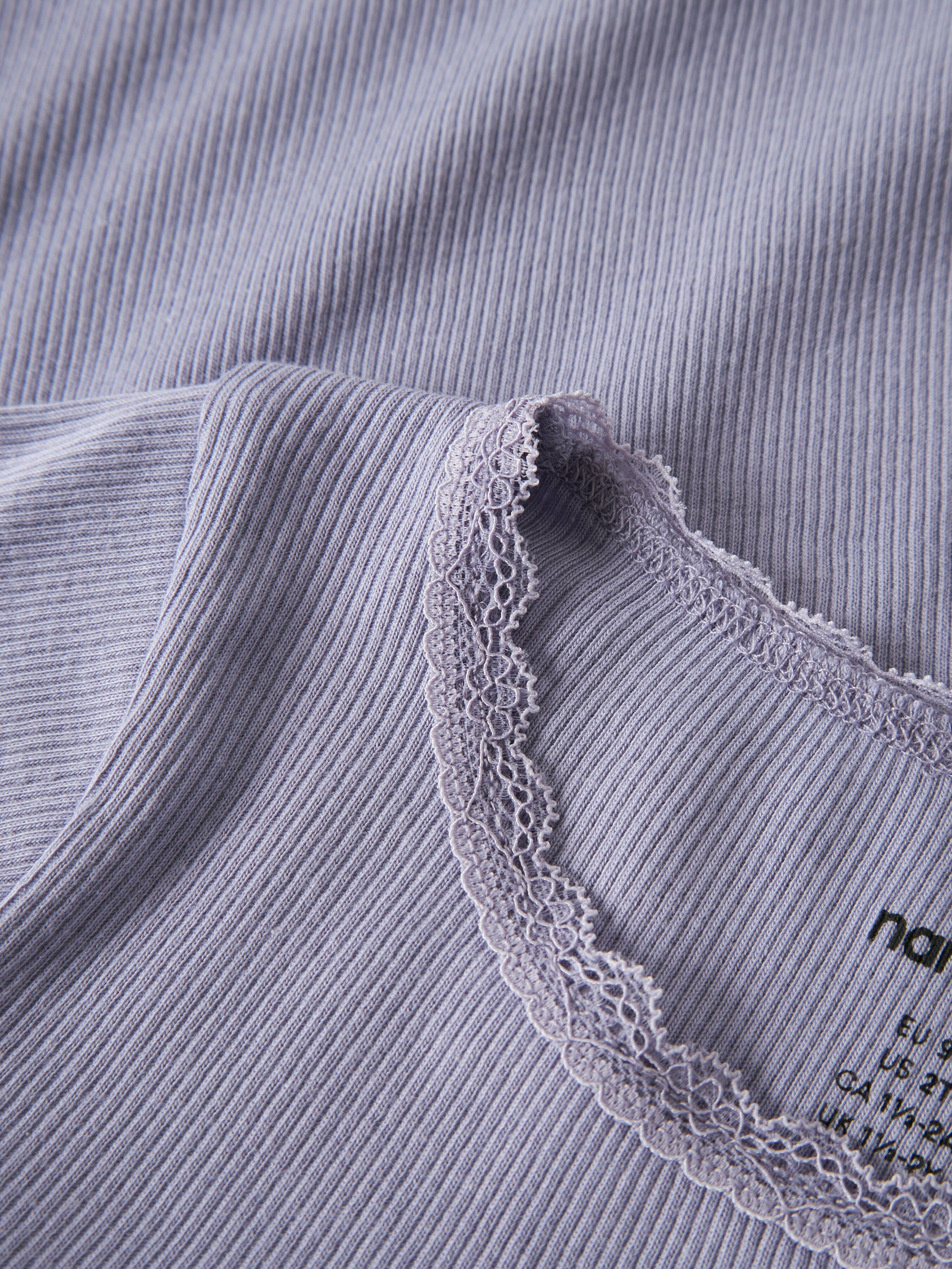 Langarmshirt NAME IT "NMFKAB LS TOP NOOS", Mädchen, Gr. 92, lila (heirloom lila), Feinripp, Obermaterial: 57% Baumwolle, 38% Modal, 5% Elasthan, unifarben, regular fit hüftbedeckend, Rundhals, abgesteppte Kante, Shirts Langarmshirt, in Feinripp und mit sü
