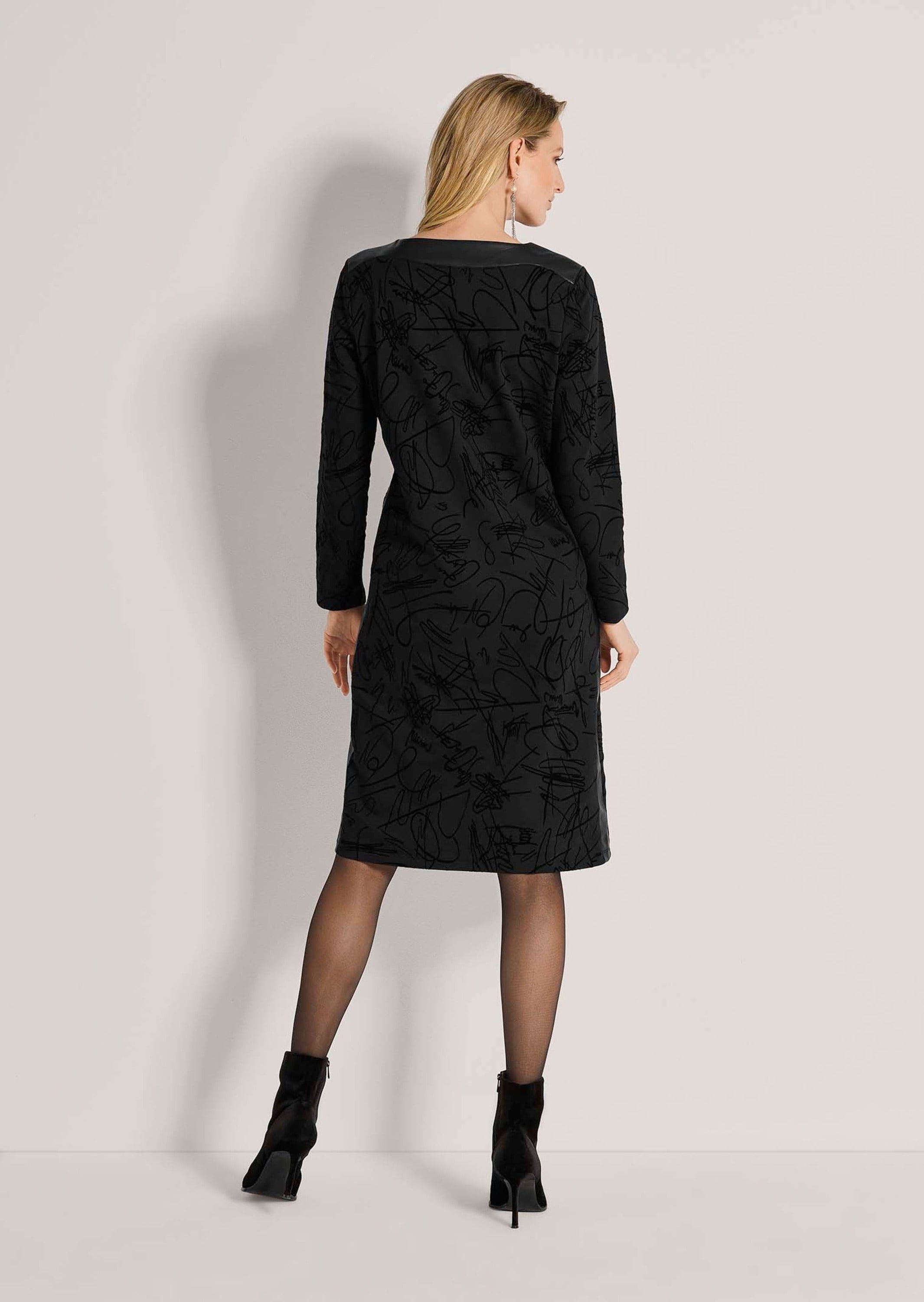 Midikleid MADELEINE "Kleid Sportiv-elegantes Kleid zum Schlüpfen", Damen, Gr. 46, N-Gr, schwarz, Modern, tailliert, Rundhals, Kleider Midikleid