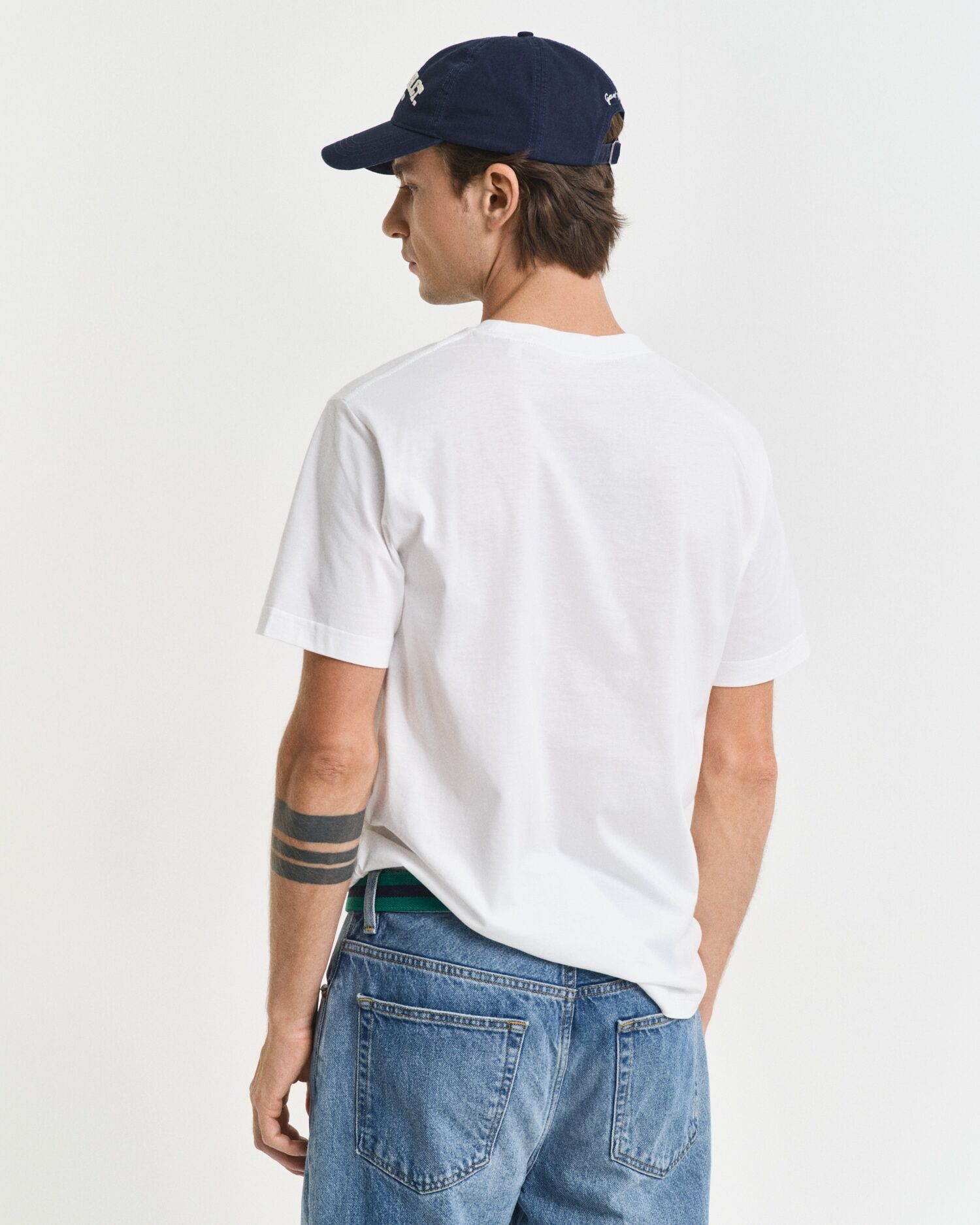 T-Shirt GANT "REG ARCHIVE SHIELD EMB SS T-SHIRT", Herren, Gr. S, weiss (weiß), Obermaterial: 100% Baumwolle, unifarben, regular fit hüftlang, Rundhals, abgesteppte Kante, Shirts T-Shirt, von dem Archiv aus den 1980er-Jahren inspiriert weiß S