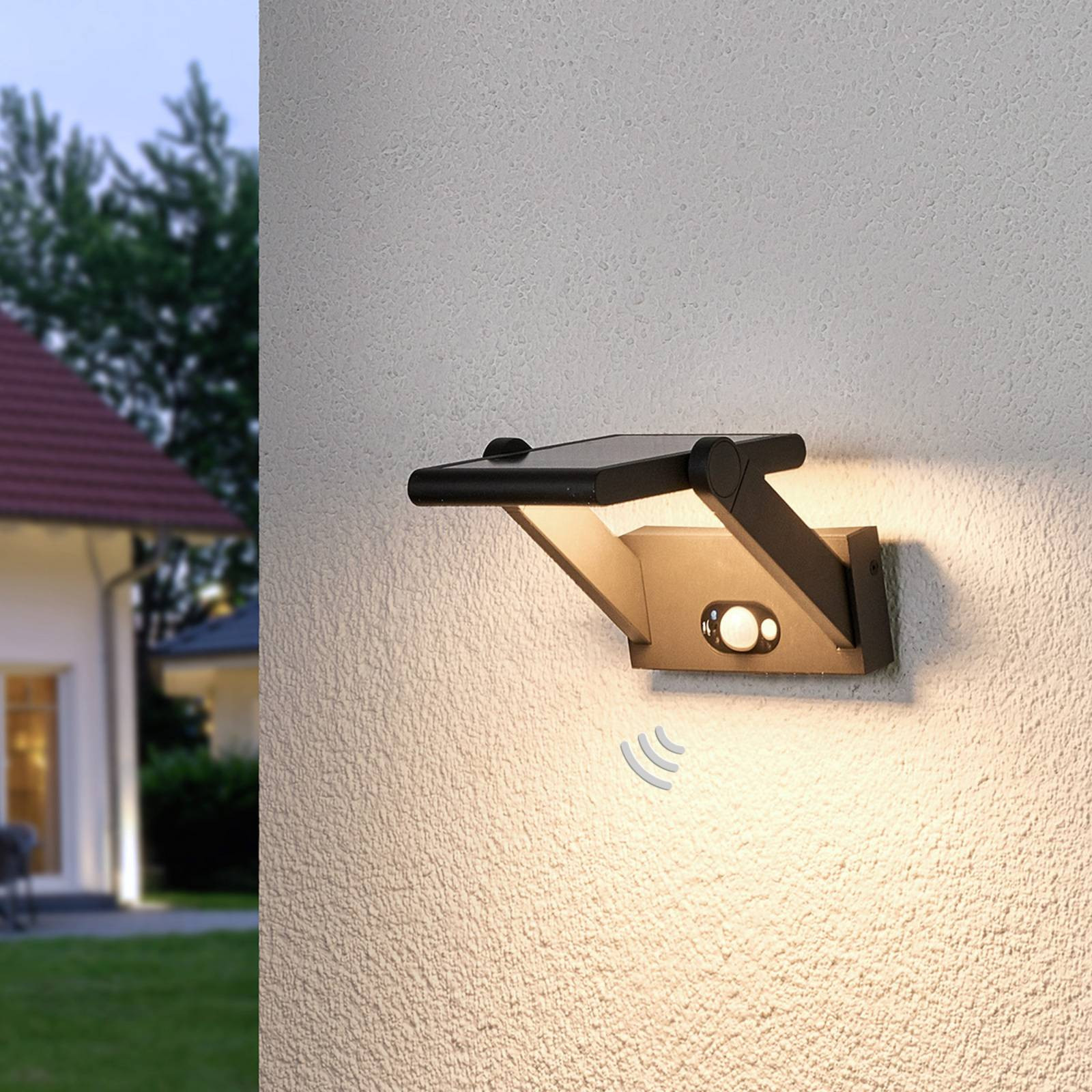 Lucande Valerian LED-buitenwandlamp op zonne-energie met bewegingssensor, zwart, aluminium