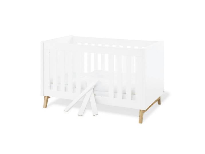 Pinolino Gitterbett Pinolino Riva, Weiß, Esche, Holz, Esche, massiv, 78x88x149 cm, zum Juniorbett umbaubar, höhenverstellbar, Sprossen mit Normabstand, Sitzsofa Aufbauanleitung im Karton, Lattenrost inklusive, Schlupfsprossen, Babymöbel, Babybetten, Gitterbett