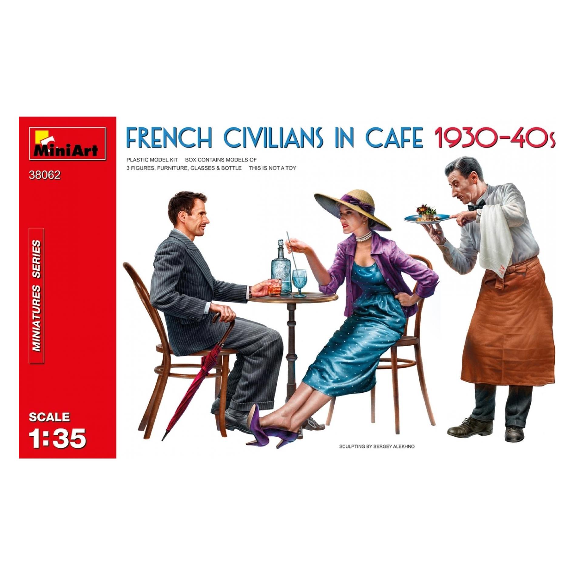 Mini art French Civilians in Cafe 1930-40s (38062)