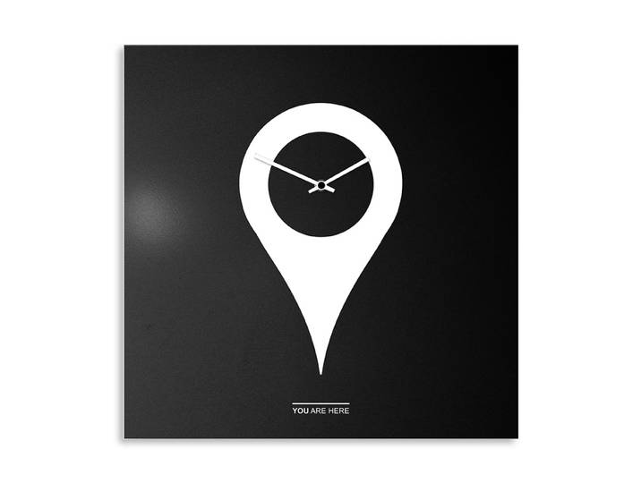 dESIGNoBJECT horloge murale YOU ARE HERE (Noir / Blanc - Tôle coupée au laser)