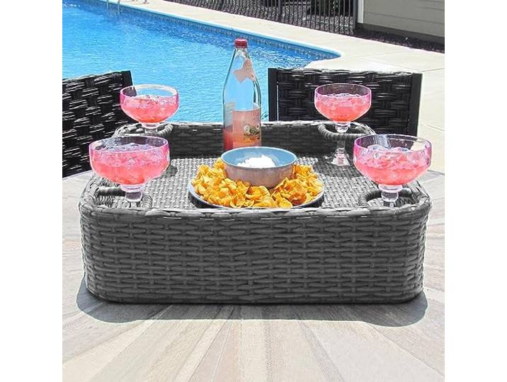 Sunjoy Schwimmendes Serviertablett aus Weidengeflecht, 61 x 61 cm, Aluminiumrahmen, schwimmendes Serviertablett für Getränke, Snacks und wichtige Dinge, passend für die meisten Poolgrößen, perfekt für