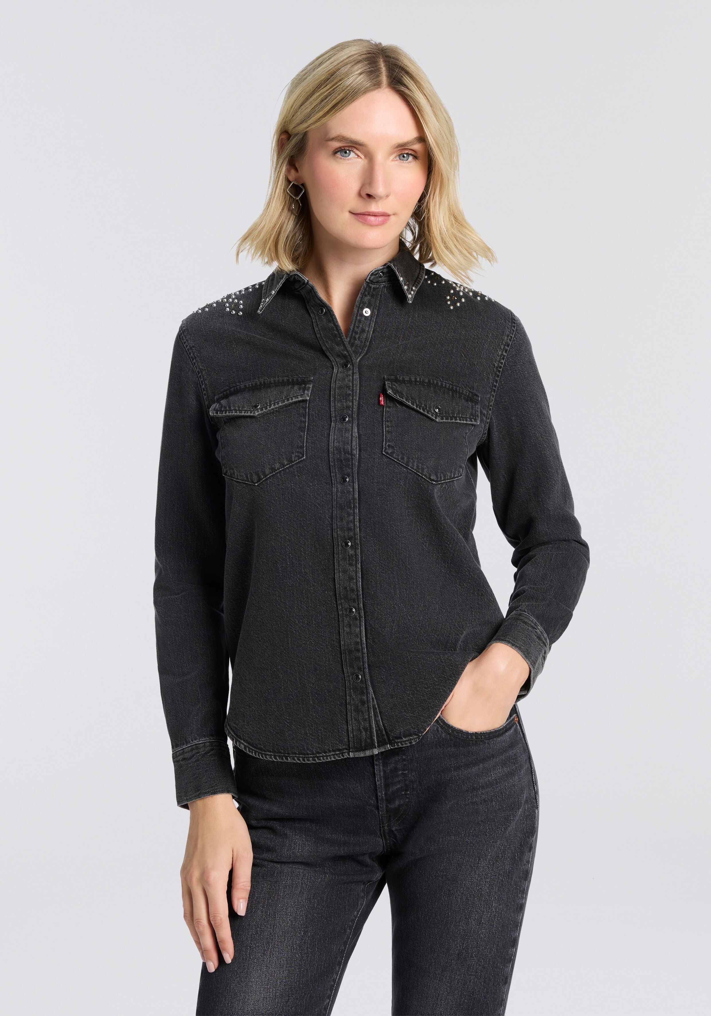 Jeansbluse LEVI'S "ESSENTIAL WESTERN", Damen, Gr. S (36), schwarz (bejewled western), Denim/Jeans, Obermaterial: 100% Baumwolle, Basic, figurbetont hüftbedeckend, eckige 1-Knopf-Manschette mit Schlitz, Blusen Jeansbluse, mit Brusttaschen mit Druckknöpfen 