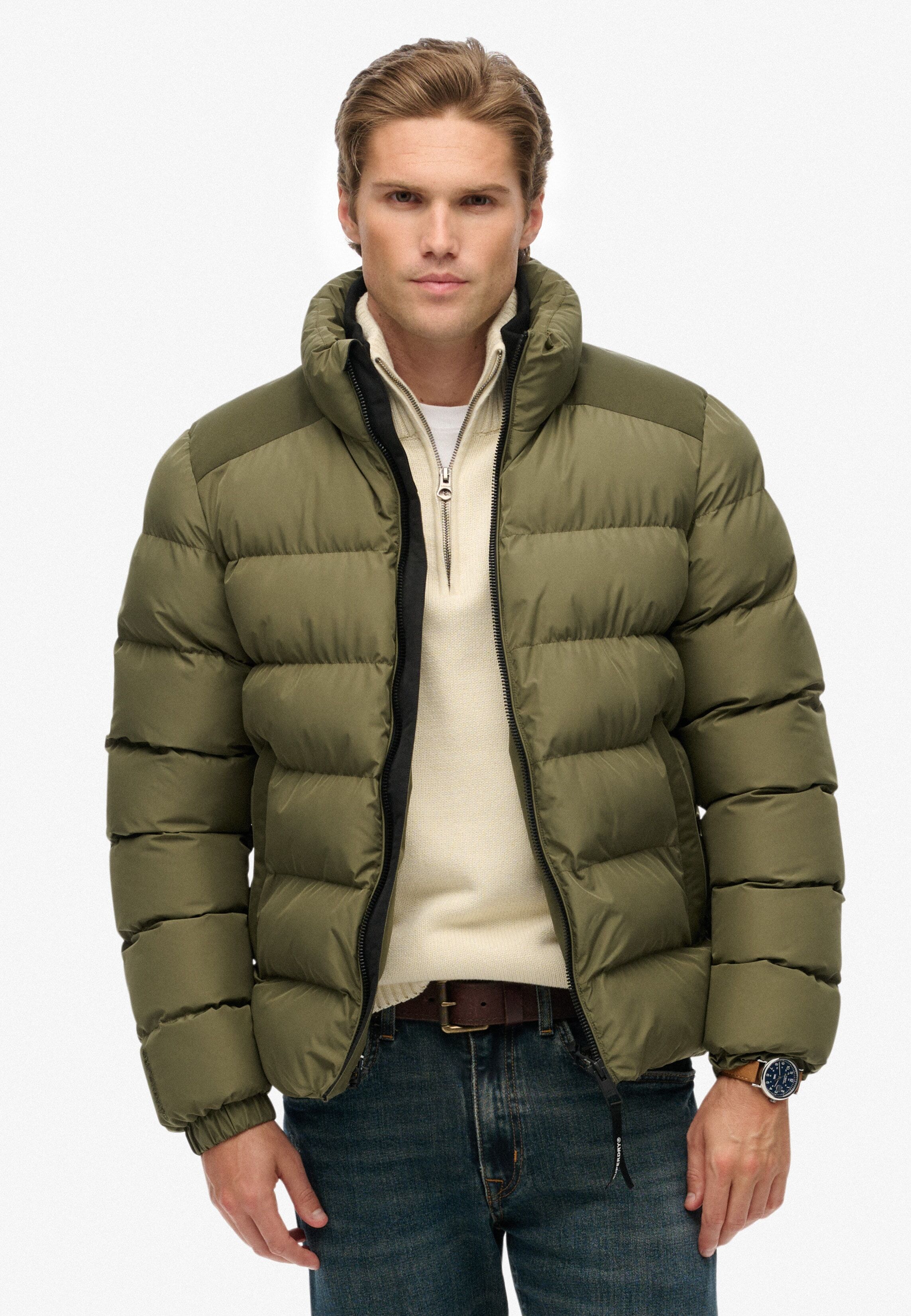 Steppjacke SUPERDRY "SPORTS PUFFER JACKET", Herren, Gr. XXL, grün (shooting olive), Web, Obermaterial: 100% Polyester, unifarben, relaxed fit, Jacken Steppjacke, mit Relaxed Fit shooting olive XXL