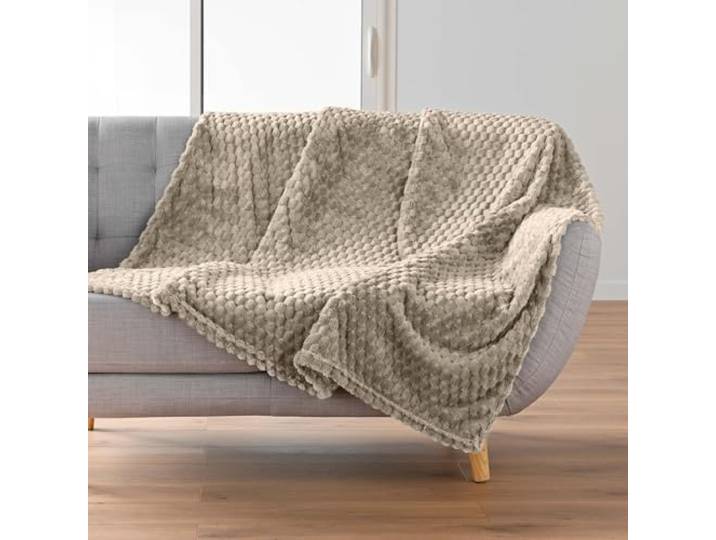 Douceur d'Intérieur\, Plaid Doux (125 x 150 cm) Mini Frosty Taupe\, Flanelle Relief Unie