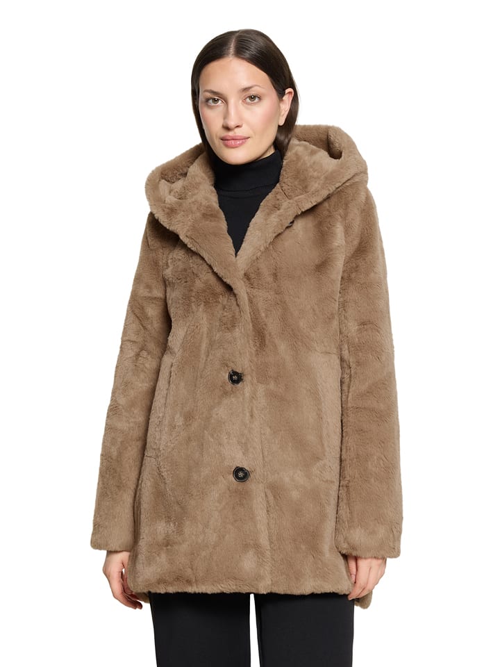Betty Barclay Kunsfellmantel in Nougat - 38