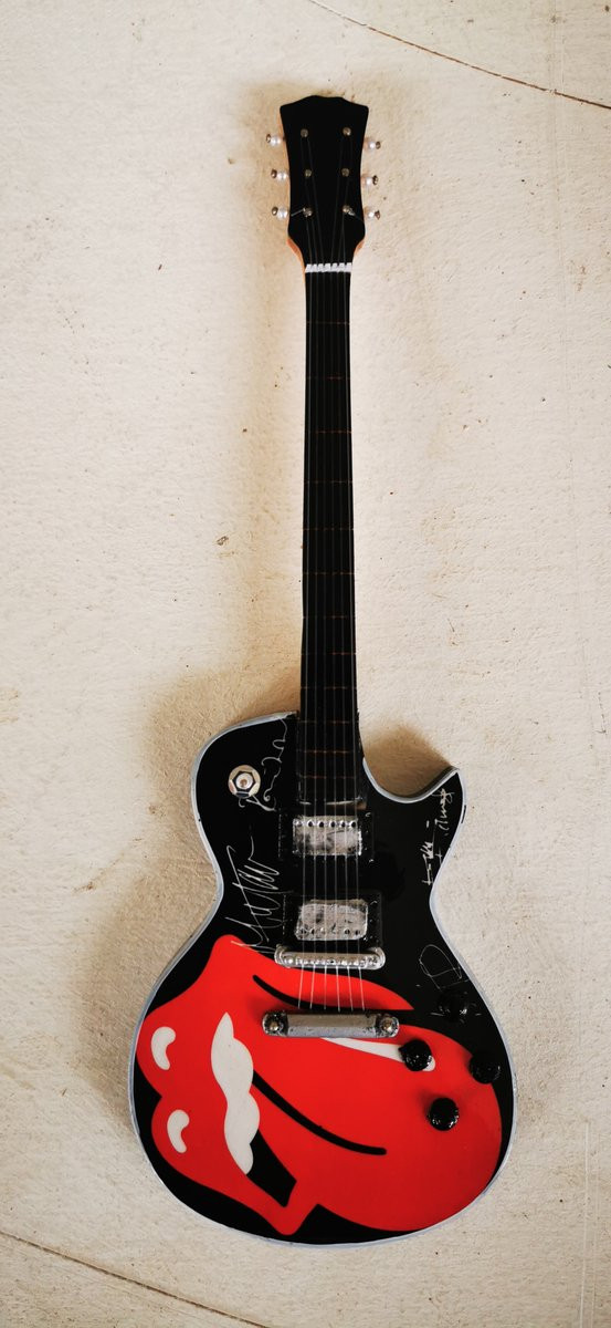 The Rolling Stones Miniatuur Gitaar LP Model - Houten Classic Rock Decoratie met Standaard - Hoogte: 25 cm