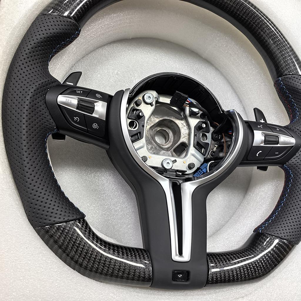 Sportlenkrad für M3/M4 - M3-Ausführung - D-Form - Echtes Carbon - Perforiertes Nappa-Leder - Racing-Design