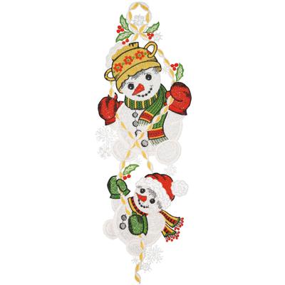 Fensterbild "Schneemänner" Gr. 1, bunt (ecru, grün, rot), B:16cm H:44cm, Polyester, W. REUTER & SOHN - PLAUENER SPITZE, Fensterbilder, Made in Germany