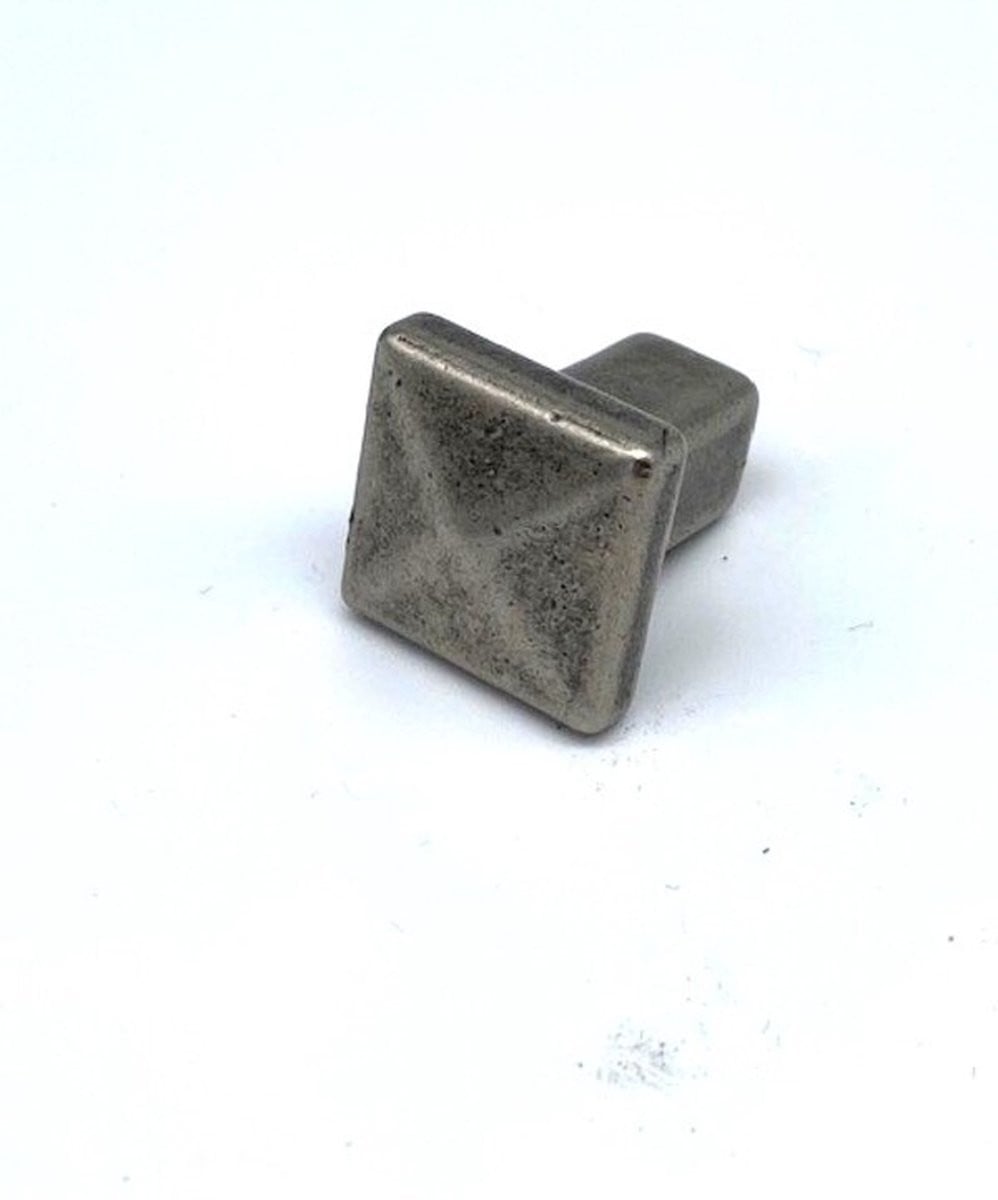 Giusti Knop Nikkel Vierkant 18mm