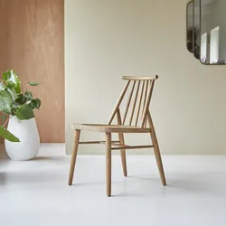 Stuhl aus massivem Akazienholz Lea