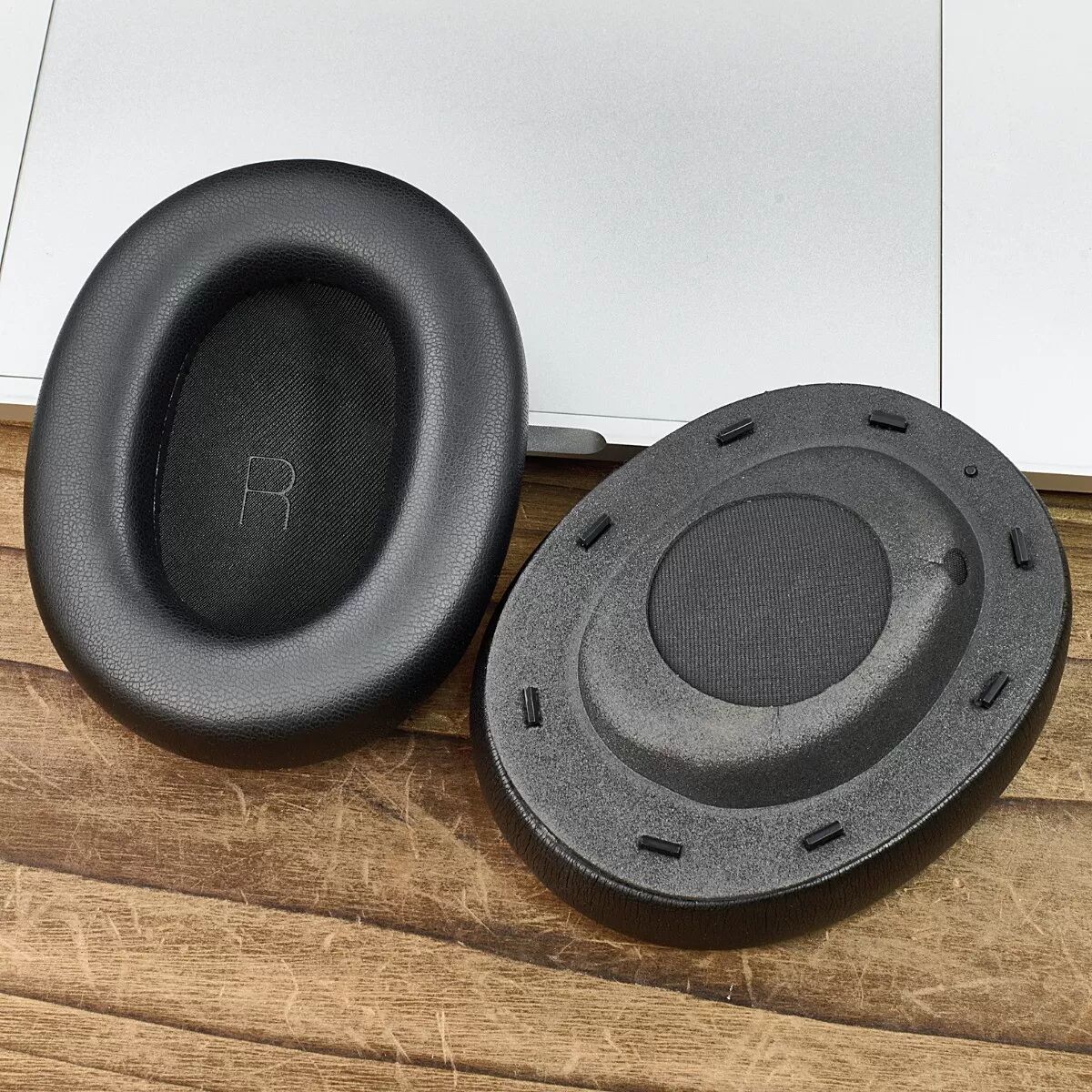 INF Ersatz-Ohrpolster kompatibel mit JBL Tour One M3 Kopfhörern – Premium Proteinleder & Memory Foam (2 Stk.) Schwarz