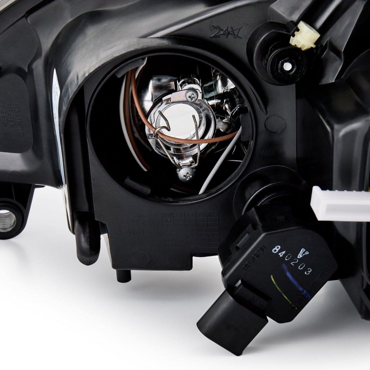 TYC 20-0661-05-2 Headlight