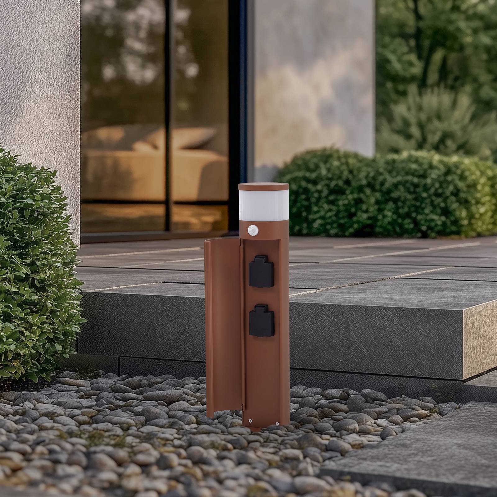 Lucande Sockellampe Corban, rost, Sensor, Steckdosen, IP44 Corban Lucande, dimmbar, braun / rost, Aluminium, Modern