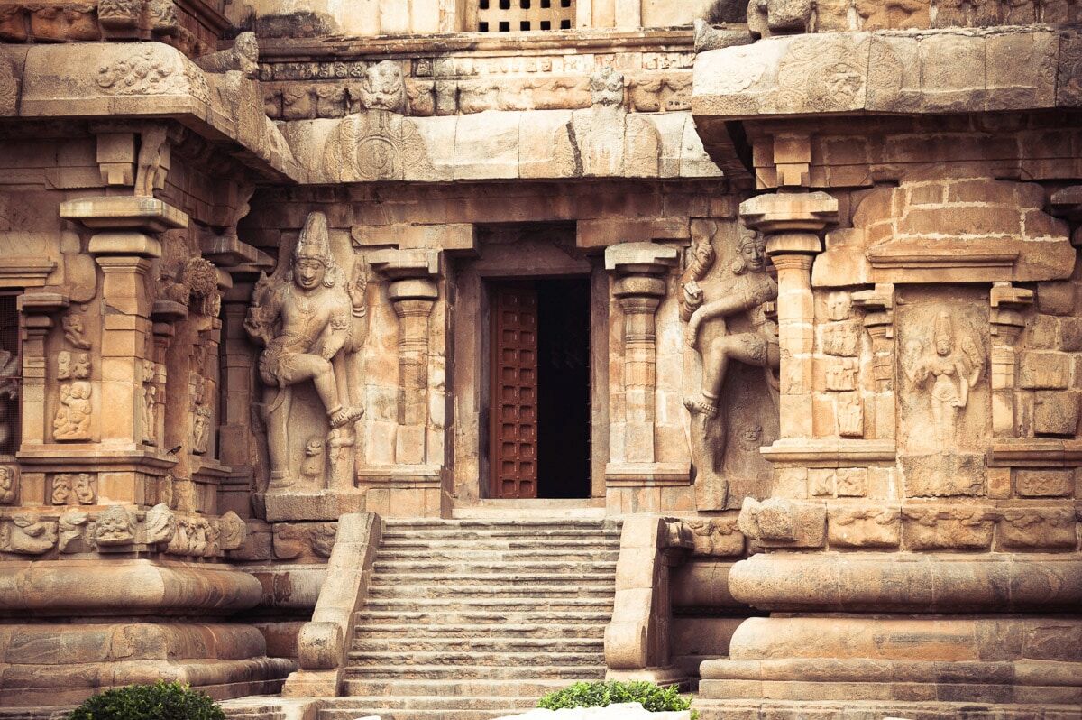 Papermoon "Gangaikonda Cholapuram Tempel" bunt B/L: 2m x 1,49m, Bahnen: 4 Stk.