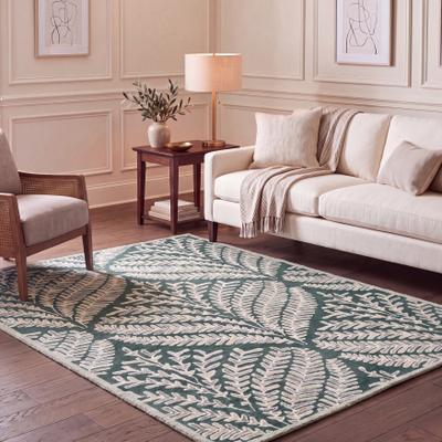 SAFAVIEH Handmade Capri Ilianka Wool Rug