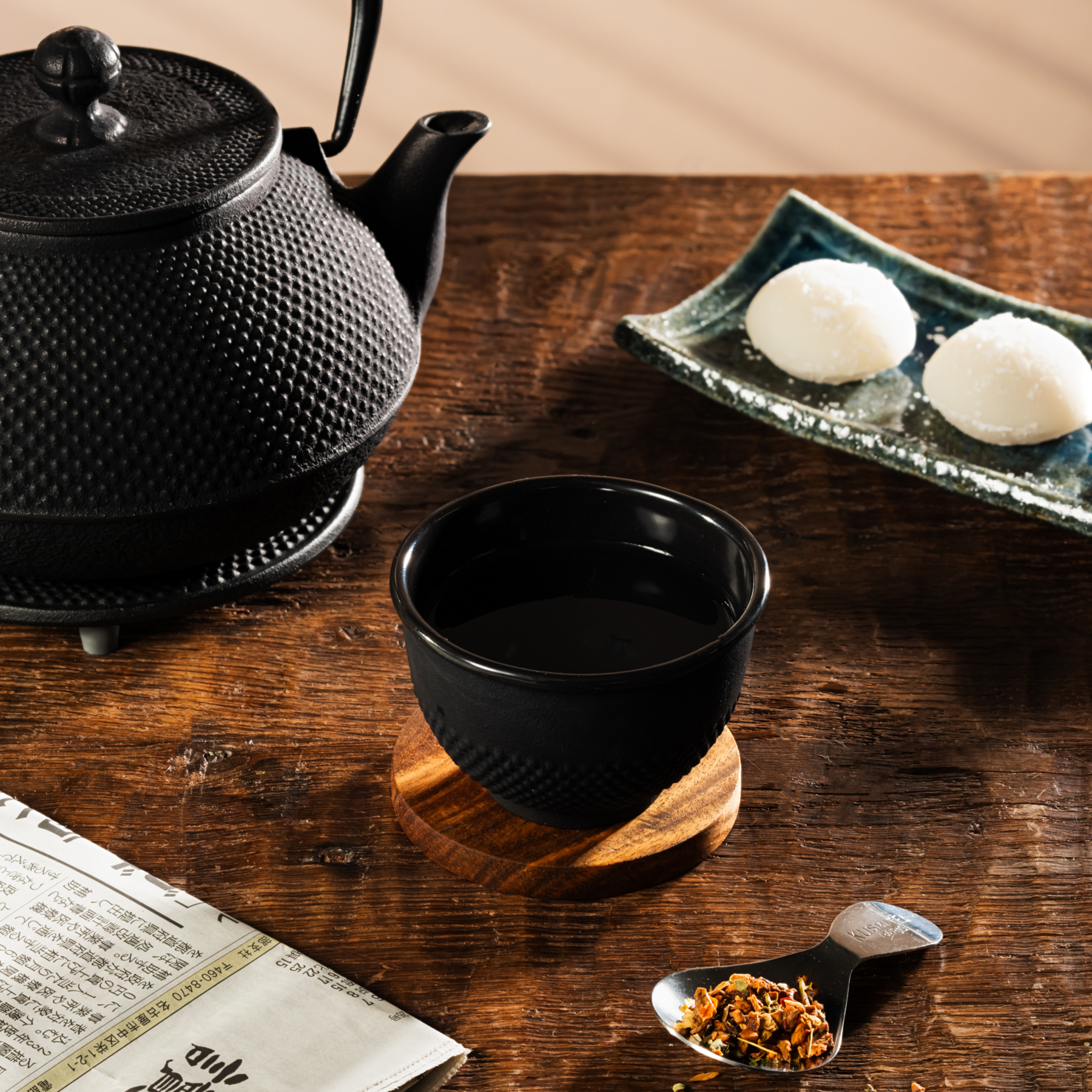 Gusseisen-Teekanne Arare 0,80L - IWACHU, handgefertigt, teezeremonie, japan - Kusmi Tea