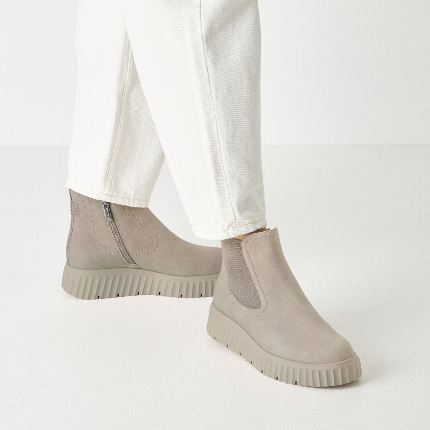 Chelseaboots TAMARIS, Damen, Gr. 39, beige (hellgrau), Lederimitat, Schuhe Chelseaboots, Plateau, Stiefelette mit praktischem Innenreißverschluss, Topseller