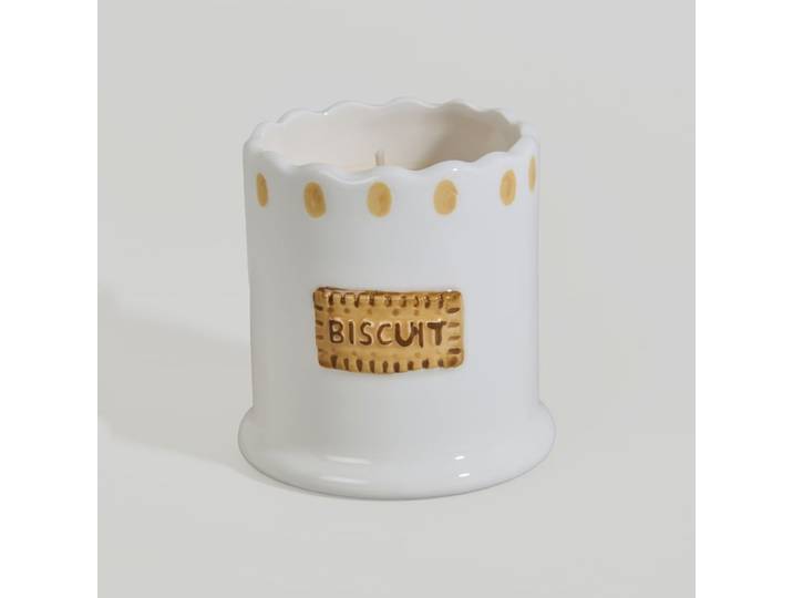 Duftkerze aus Keramik mit Keksmuster, Duftrichtung „Biscuit“.