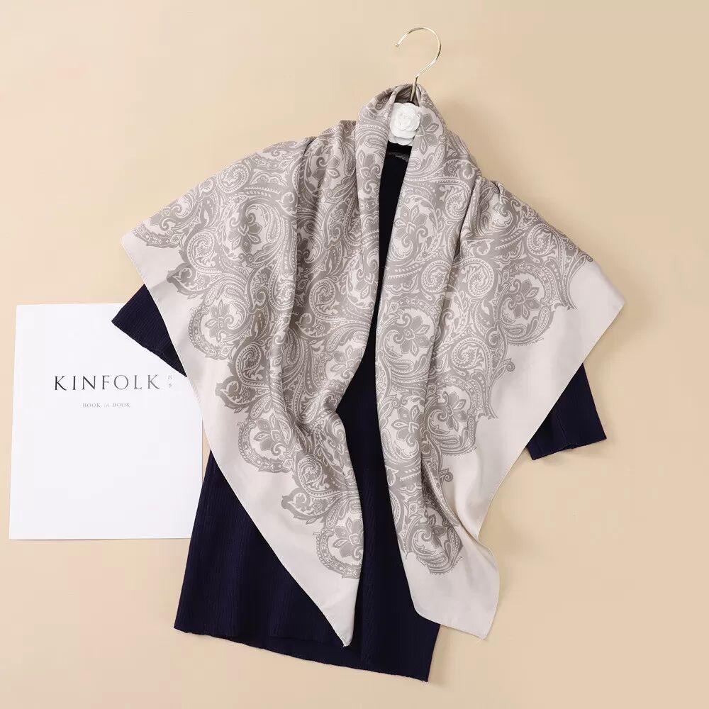 INF Élégant Foulard Carré en Satin 90x90CM Gris