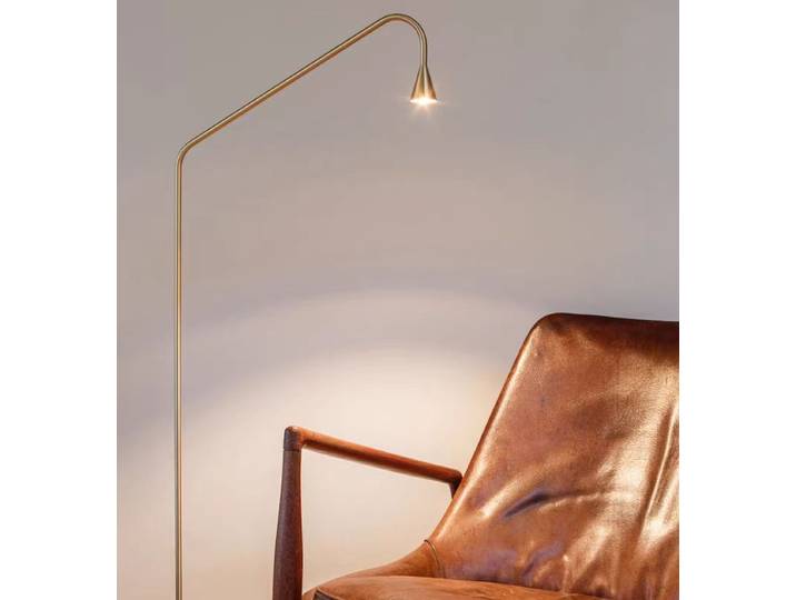 Austere-Applique Murale Dorée Minimaliste à Bras Long, Luminaire Décoratif d'Nik, Idéal pour une Chambre à Coucher, un Bureau ou un Couloir