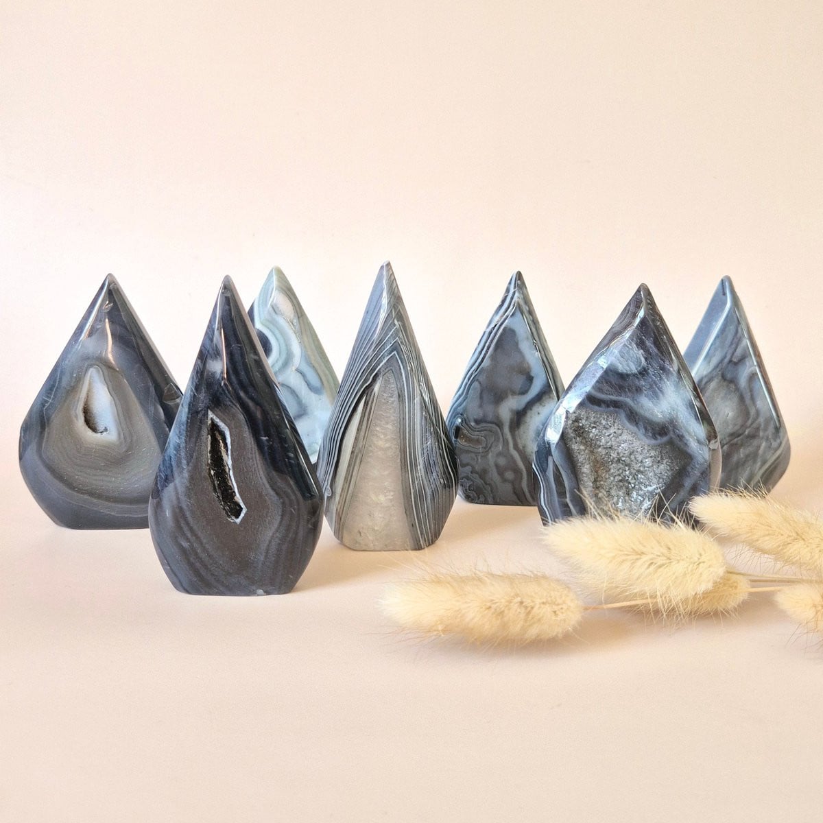 Druzy Black Agate Flame 50–100g – Mysterie & Magie in Vlamvorm