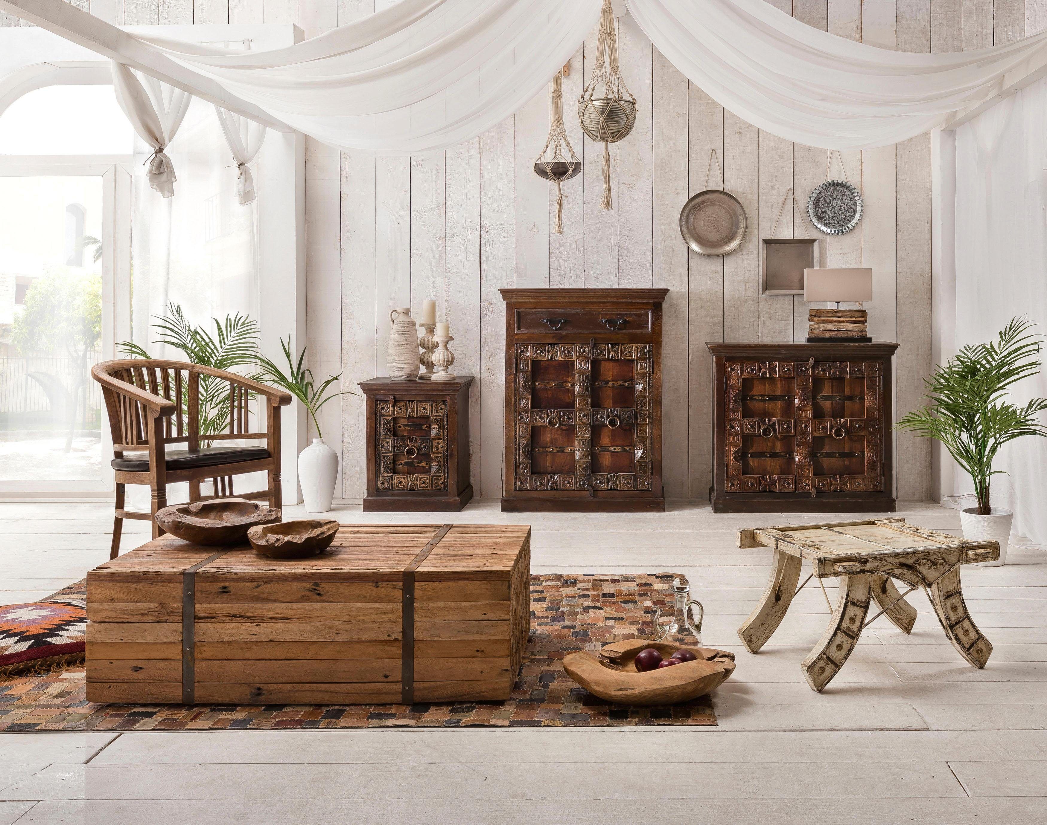 Nachtkommode SIT "Houston aus recyceltem Altholz mit Schnitzereien & 1 Tür", braun (dunkelbraun), B:55cm H:70cm T:45cm, Massivholz, Recyceltes Altholz, Sideboards, Nachtkommode, Aufwändige Schnitzereien an der Tür & praktischer Stauraum