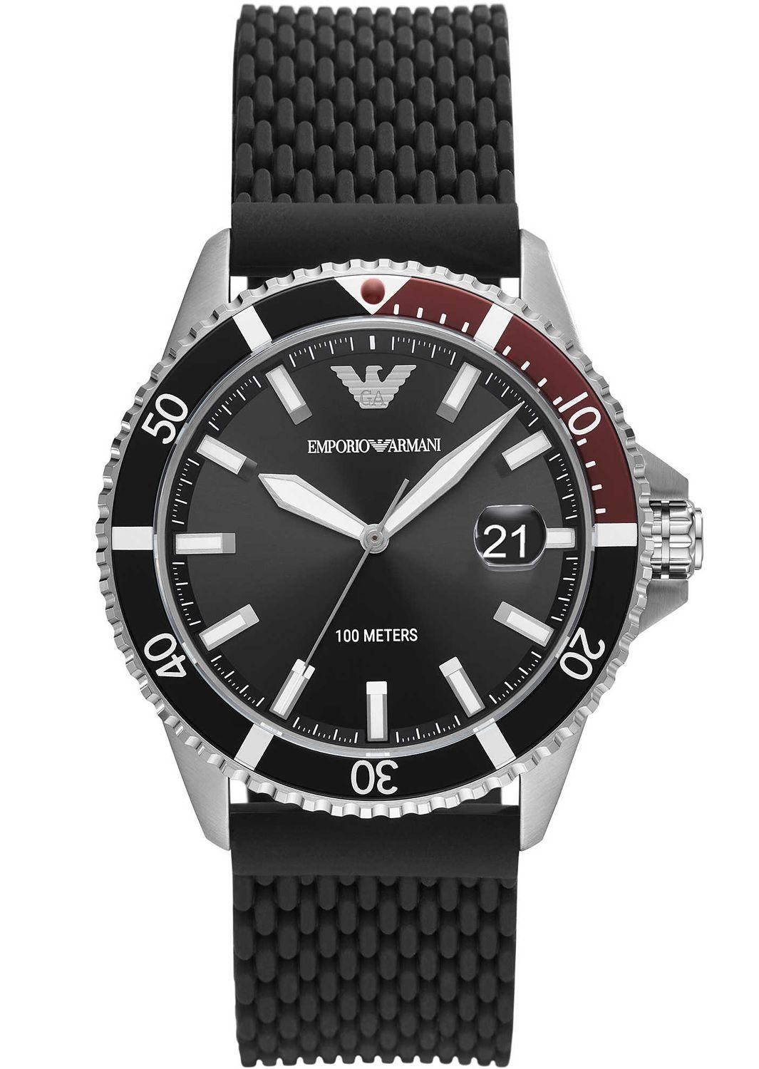 Die Emporio Armani Herrenuhr ist das perfekte Geschenk, um sich selbst oder einen geliebten Menschen zu verwöhnen. Das runde Gehäuse aus Edelstahl wird von einem hochwertigen Quarzwerk mit analogem Stil angetrieben. Diese Taucheruhr hat einen Durchmesser von 42 mm. Das schwarze Silikonarmband mit Dornschließe macht sie zu einer angenehm zu tragenden Uhr. Bei 10 bar ist diese Uhr nicht nur modisch,