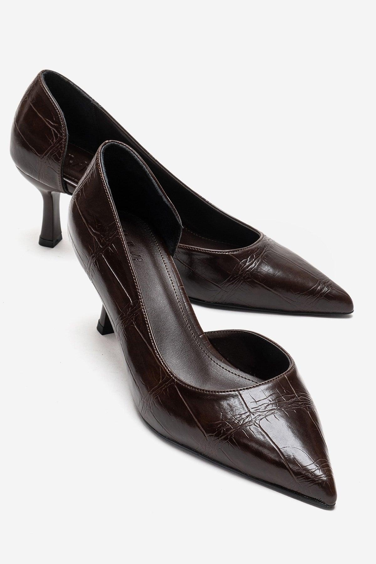 Arel Spitzer Pumps