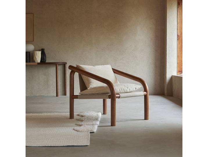 Sessel aus dunklem, massivem Eichenholz und naturfarbenem Stoff - Beige