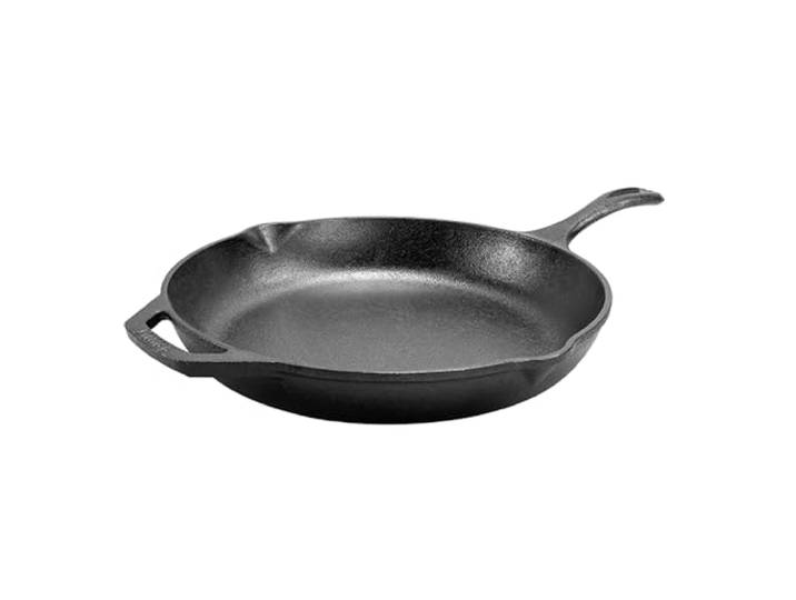 Lodge Chef Gusseisenpfanne 33 cm, bereits eingebrannt, Antihaft natürliche Patina, PFAS- & PFOA-frei, für Induktion, Grill, Backofen & Lagerfeuer, spatelfreundlich, universell nutzbar