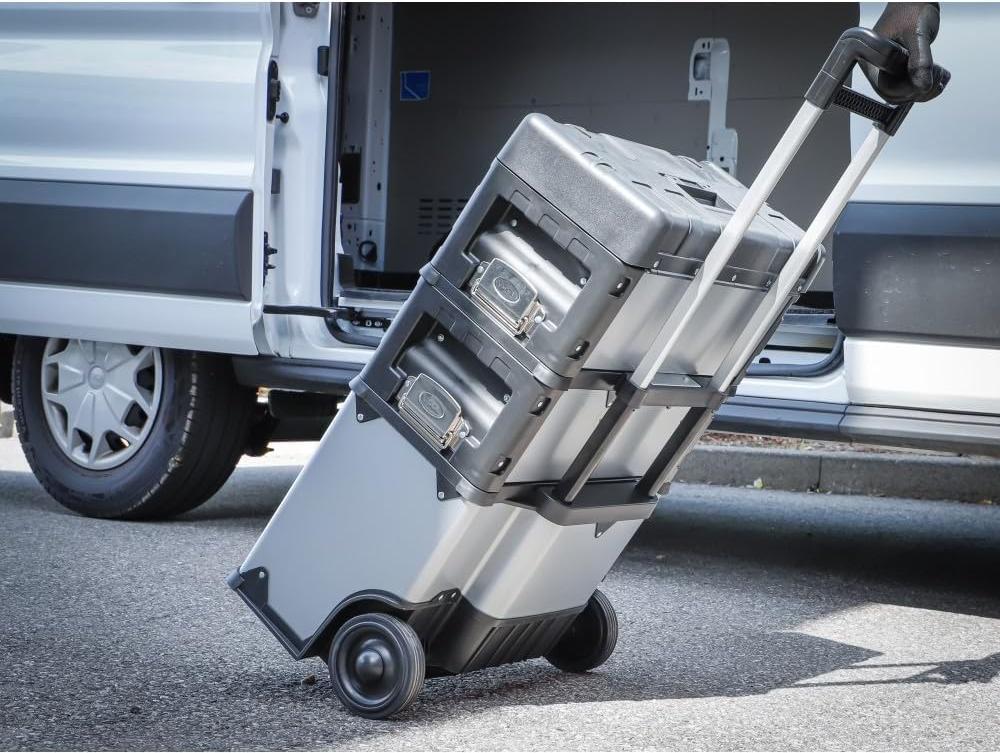 Werkzeugwagen mit abnehmbaren Teilen und Stauraum