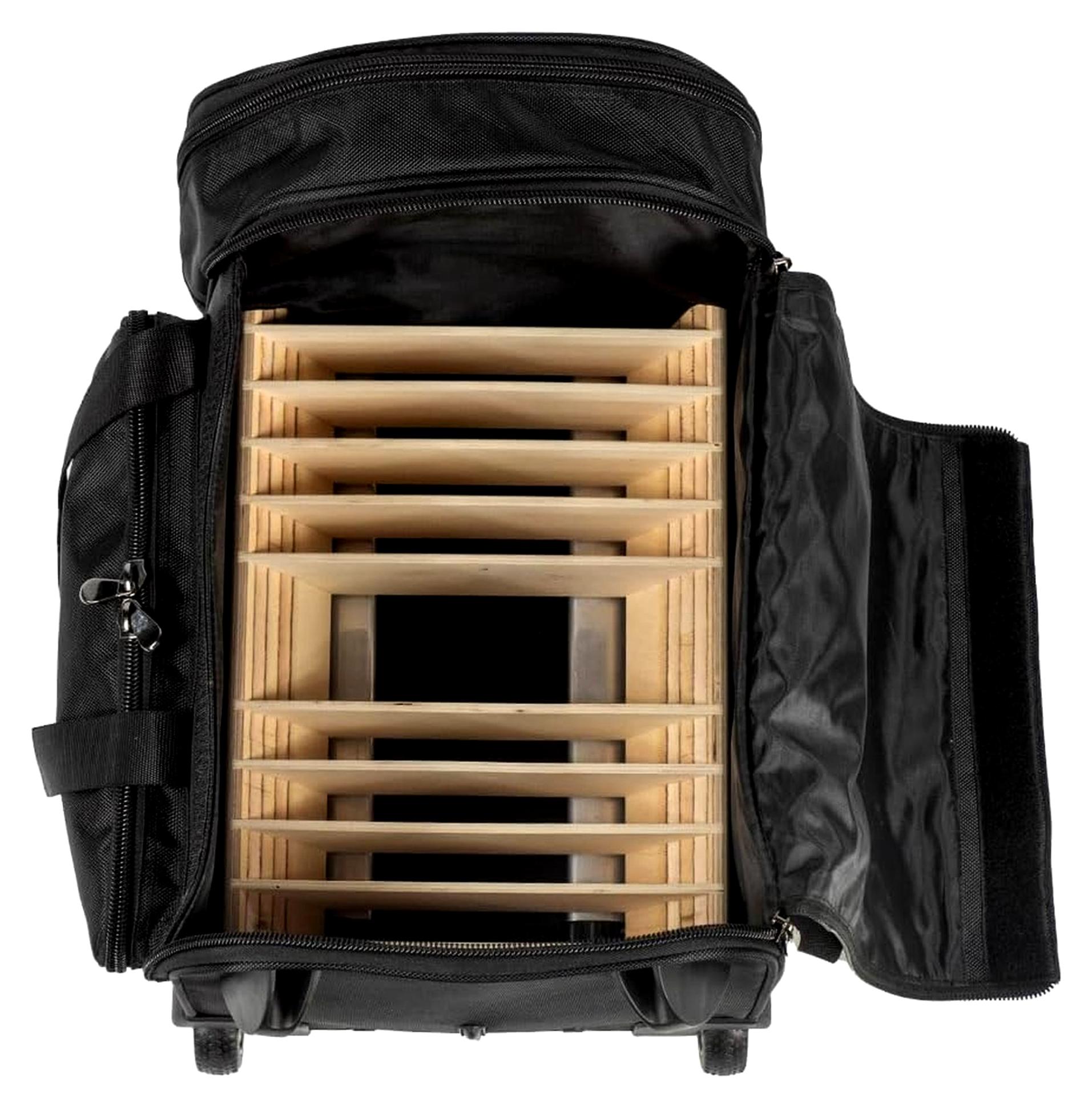 Hochwertiger Eisstock Trolley mit Holzeinsatz vom Europameister, extra Robustes Oxford Polyester, hochwertige Räder und mit Holzeinsatzfächertasche