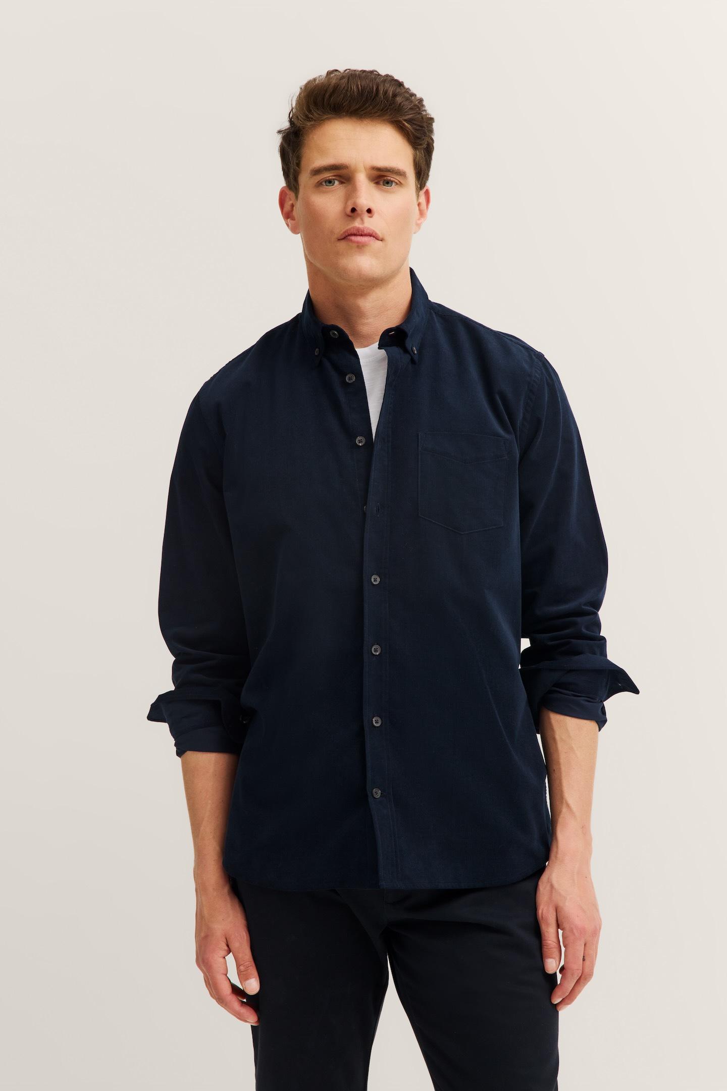 Bugatti Herren Cordhemd im Modern Fit mit Button-Down-Kragen